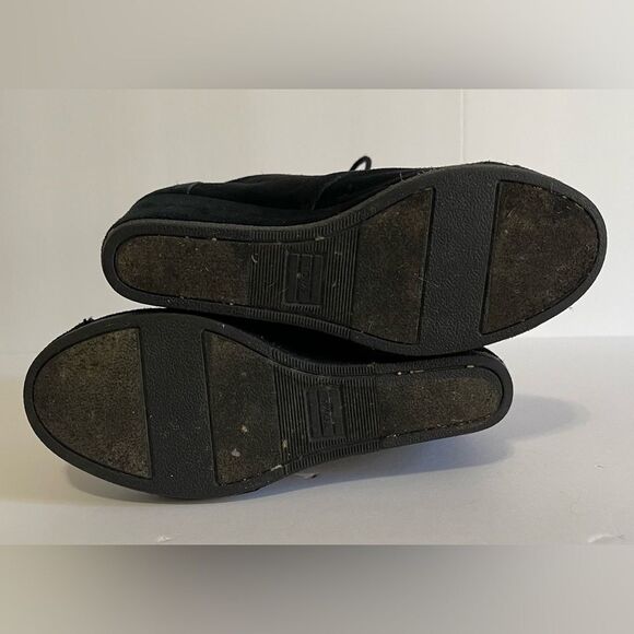Tom’s Black Suede Wedge Lace-up Ankle Bootie. - Picture 4 of 8